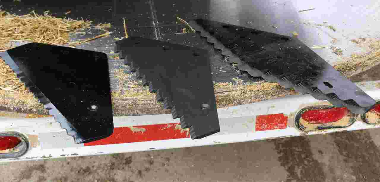 Serrated Edge Mixer Knives
